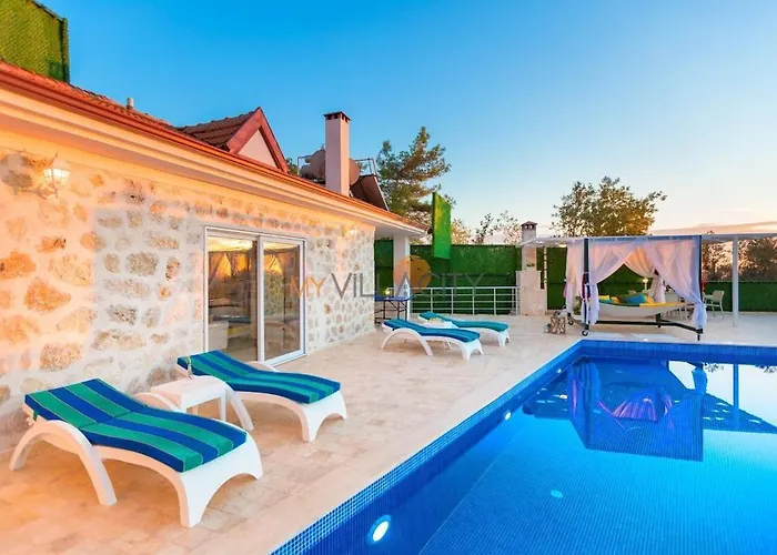 With Pool And Nature View 빌라 *