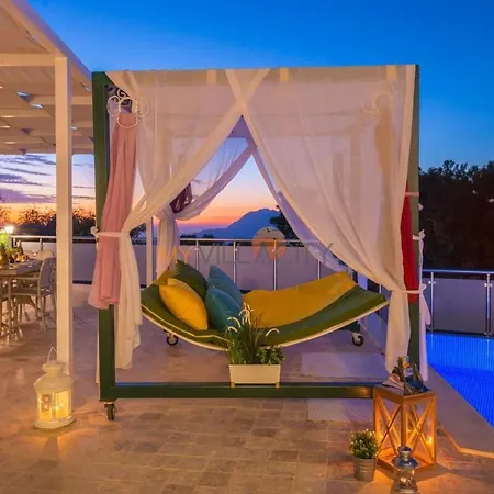 Villa With Pool And Nature View *