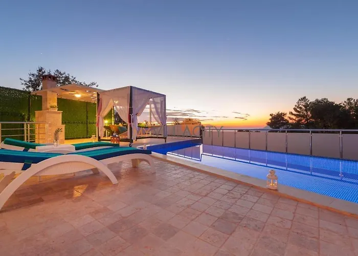 Villa With Pool And Nature View Islamlar (Mediterranean)